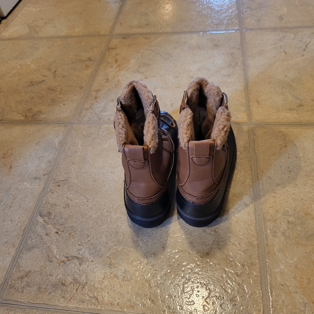 London Fog Tan and Black Kids Boots - Picture 4 of 4